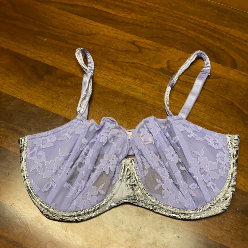 Victoria's Secret Lavender Lace Underwire Bra